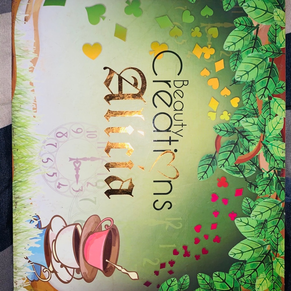Beauty Creations Alicia eyeshadow palette
